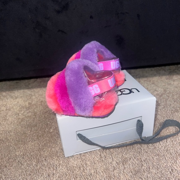 UGGS - Picture 2 of 2